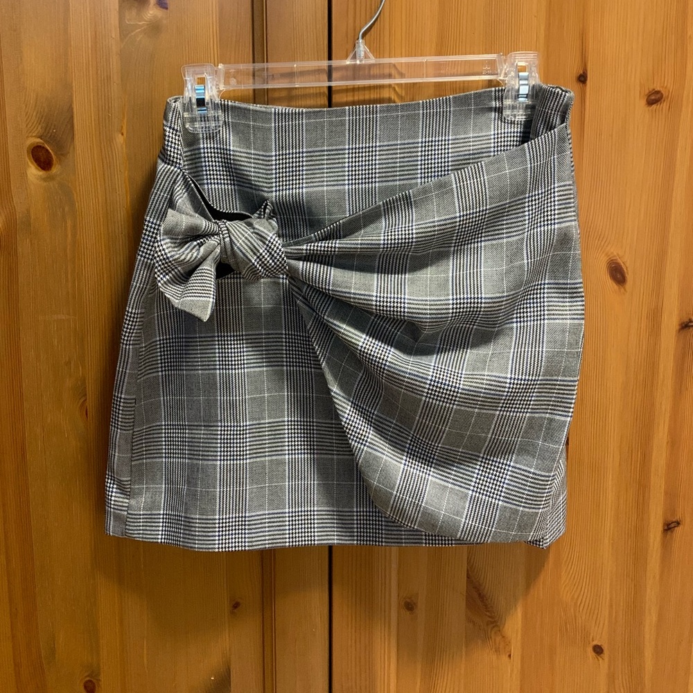 ** NEVER WORN PLAID SKIRT (above knee)💗
